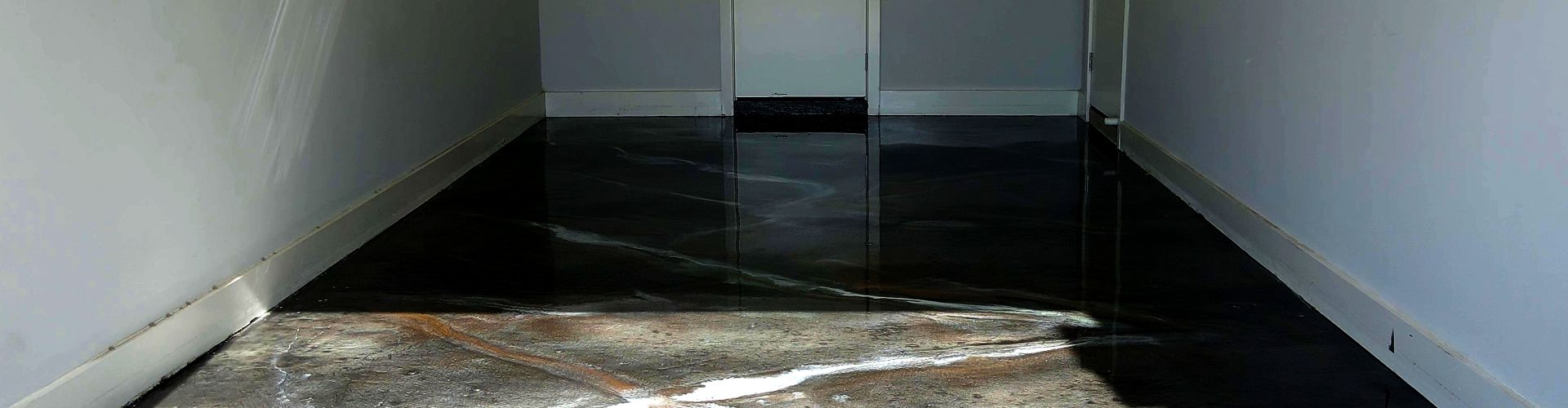 Epoxy metallic floor for home/residential garage